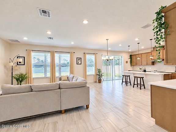 5th image of 1132 Killian Dr NE