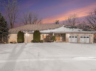 3970 Harris Ln, West Bloomfield, MI 48323