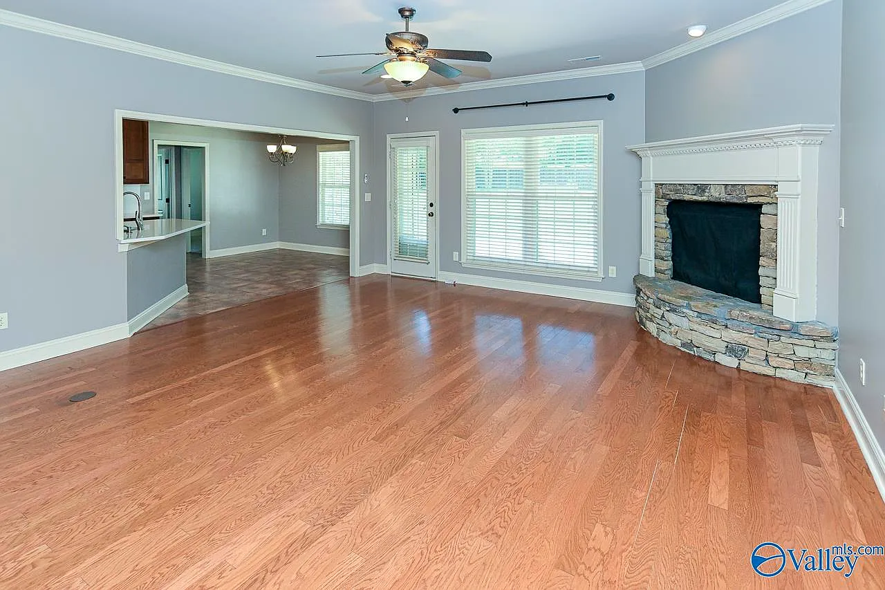 4 bed, 4.0 bath, 2587 sqft, $2,700 — Photo 3