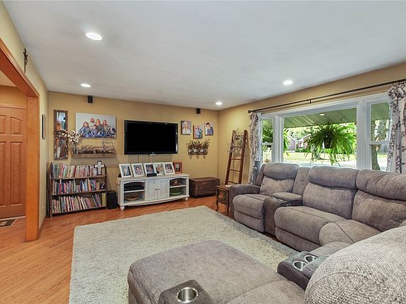 5th image of 1118 Woodlawn Dr