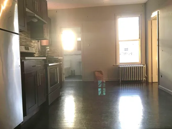 685 Lorimer Street image 3 of 13