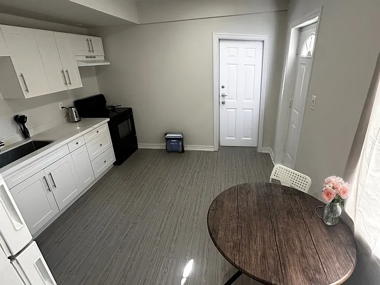 25 Howard St #1 — Photo 2