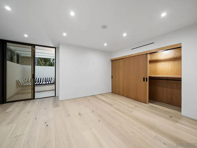 7376 Fay Ave — Photo 30