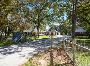 1183 Country View Dr, La Vernia, TX 78121