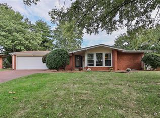 7 Whitney Cir, Florissant, MO 63033