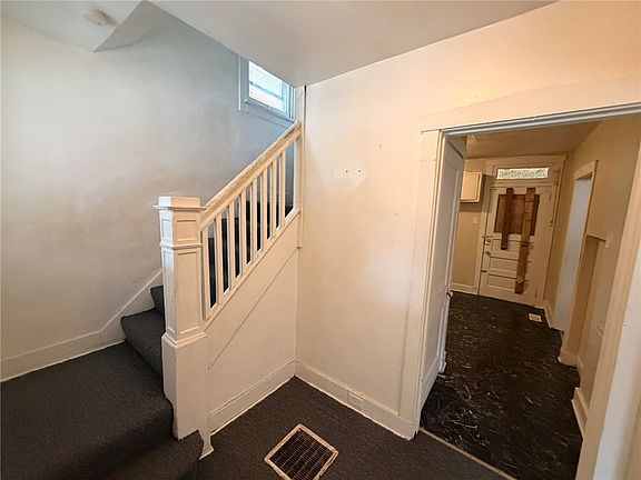 5th image of 1725 Laketon Rd