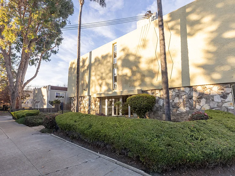 301 E Okeefe St — Photo 16