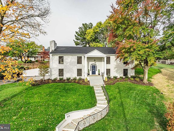3rd image of 518 Canterbury La