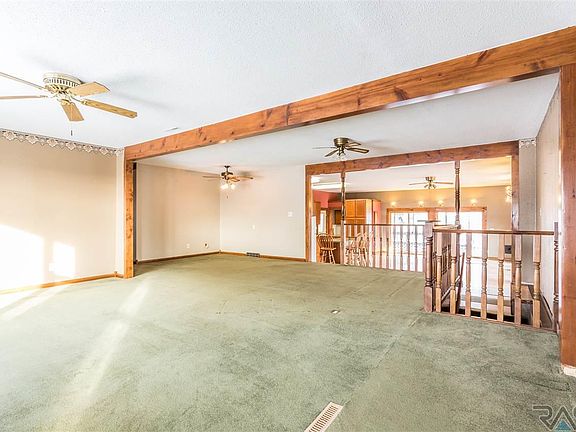 3rd image of 26908 Sundowner Ave