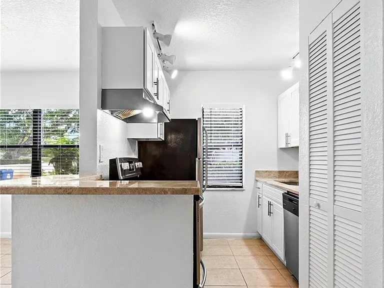 11632 NW 26th Ct — Photo 6