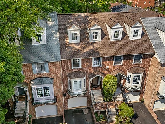 4th image of 11 Rockford Mews Ct
