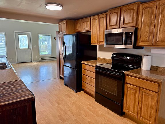 4th image of 216 Andrews St