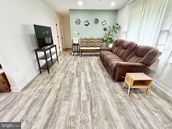 4th image of 2413 Shelburn Rd
