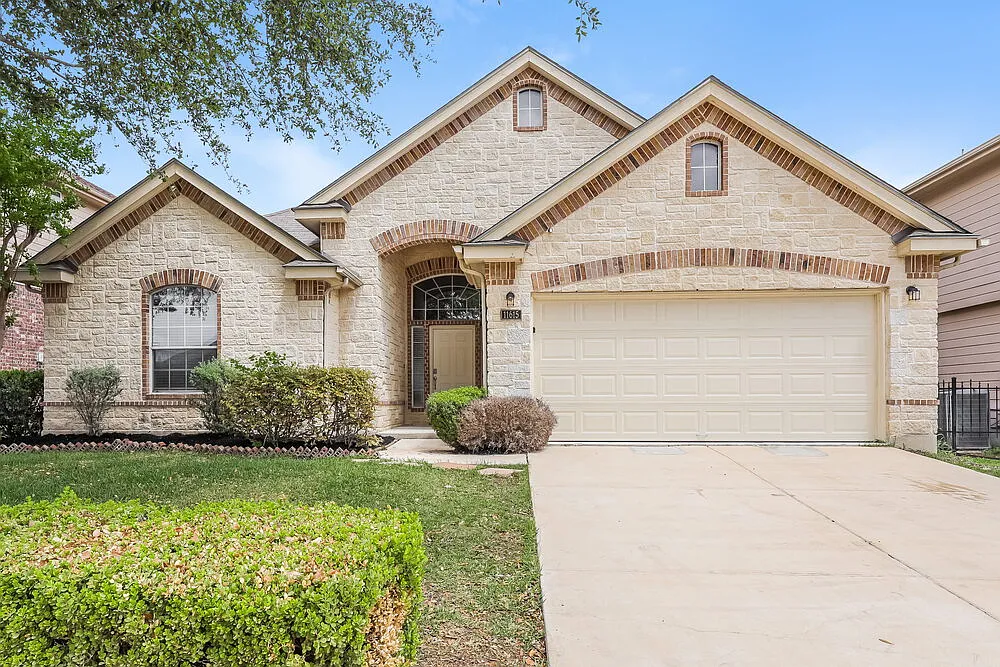 4 bed, 3.5 bath, 2755 sqft, $2,075 — Photo 1