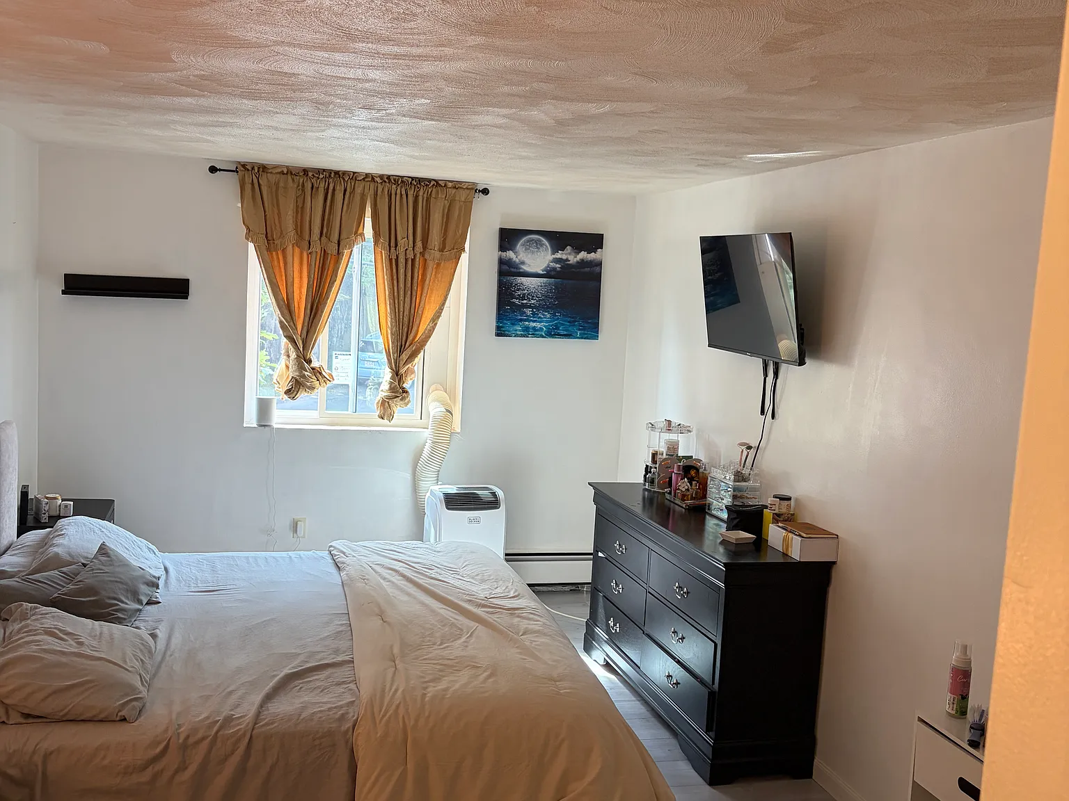 2 bed, 1.5 bath, 960 sqft, $2,600 — Photo 3