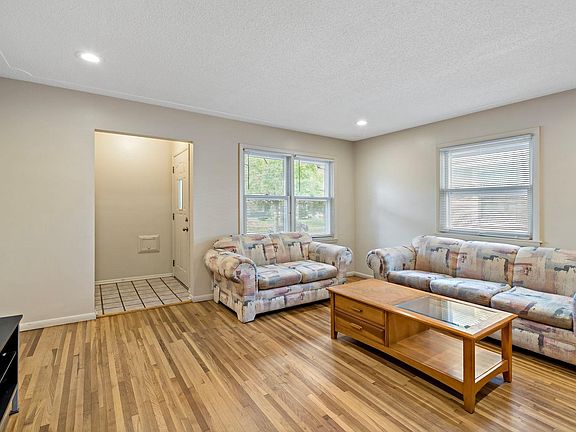 4th image of 5749 Bloomington Ave