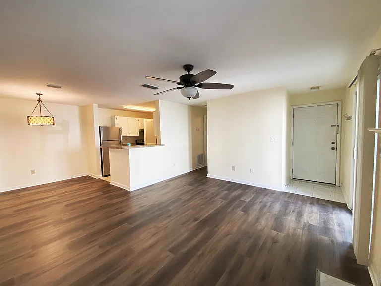 635 Granville Ct — Photo 18