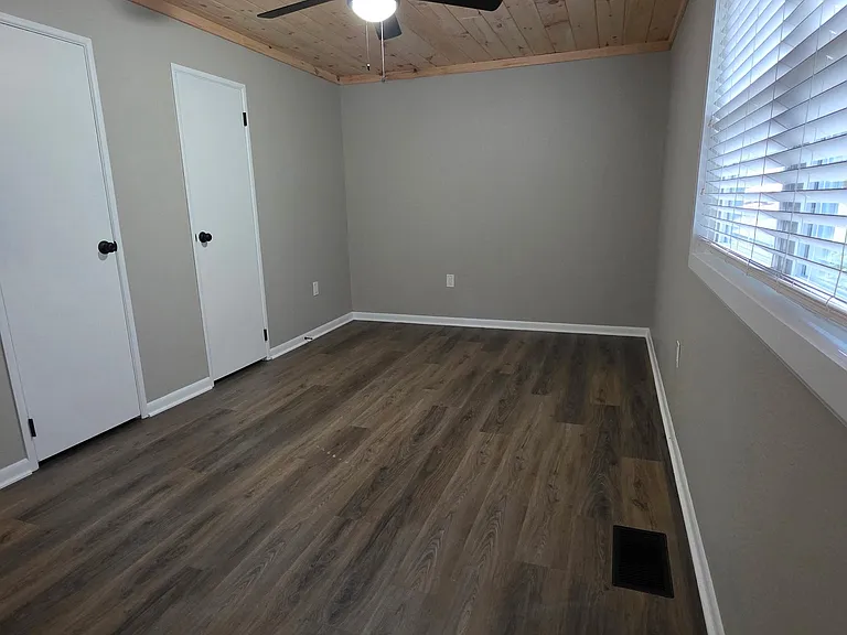 2228 Deerwood Rd — Photo 13