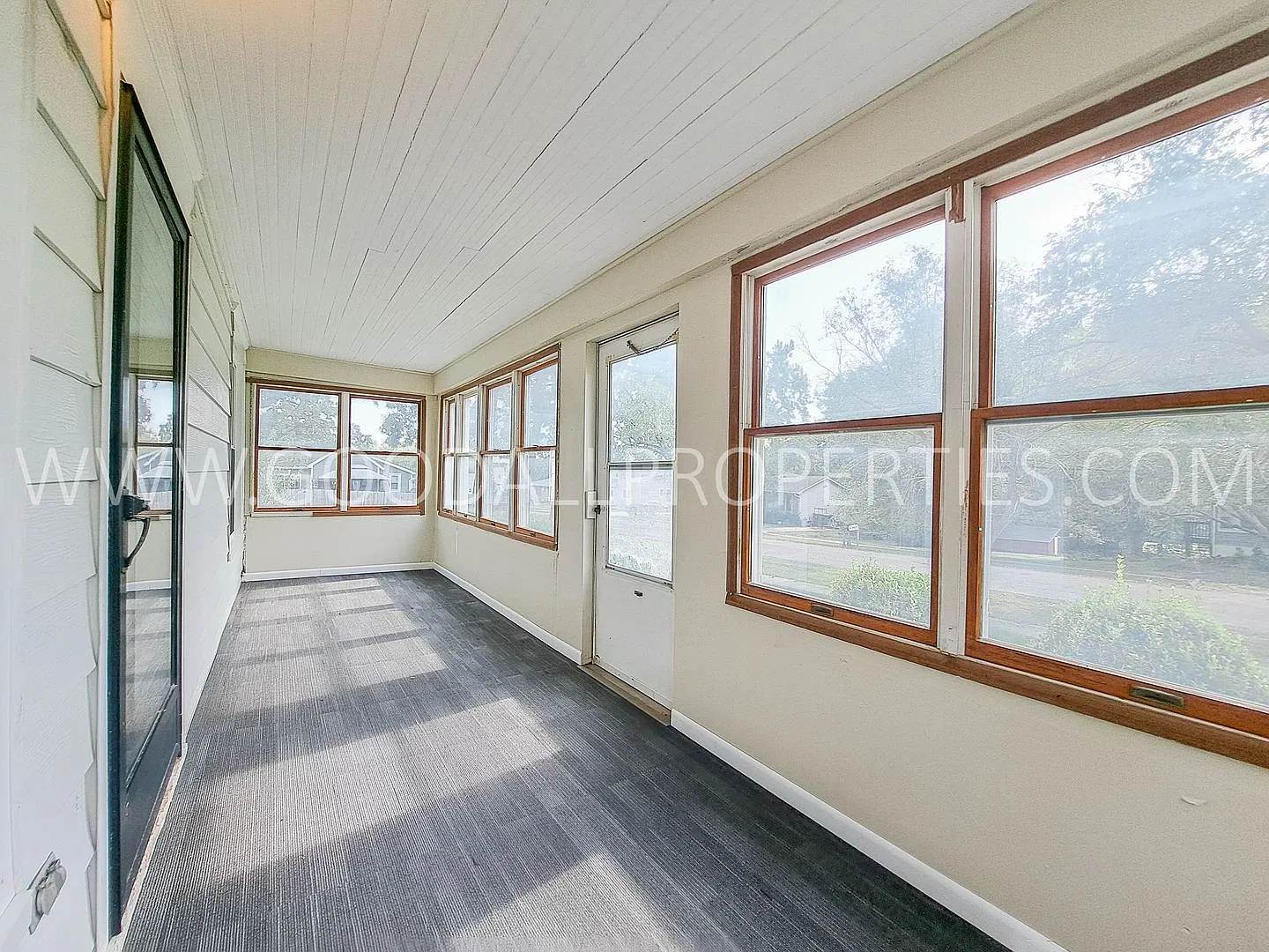 Spacious 4-Bedroom De Soto Home with Large Yard + Detached Garage — Photo 4