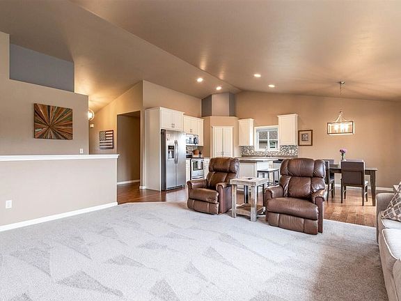 Open to Kitchen/Dining