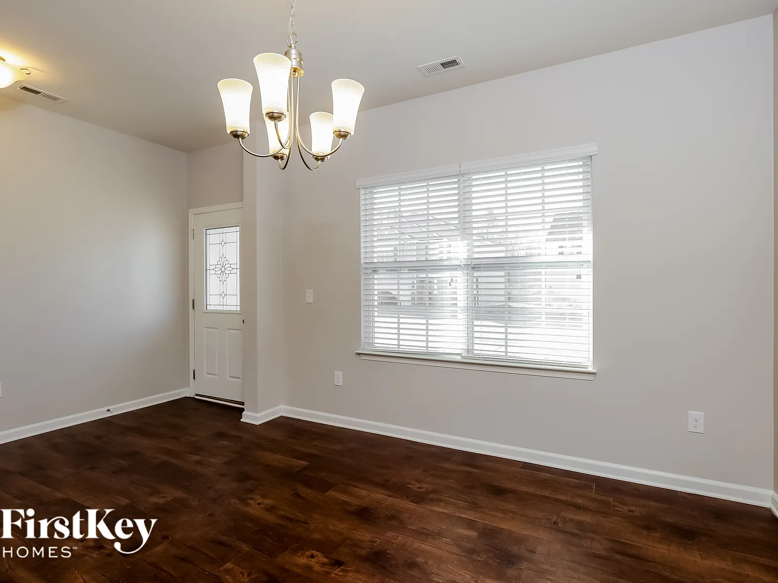 3 bed, 2.5 bath, 2292 sqft, $2,380 — Photo 4