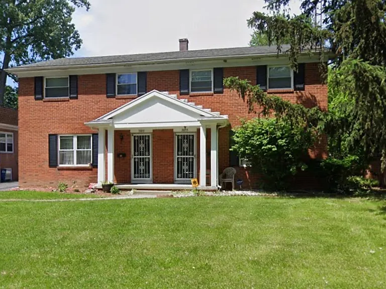 3853 Clareridge Dr — Photo 1