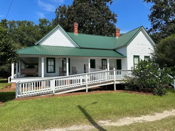 127 Lennox Rd, Baxley, GA 31513