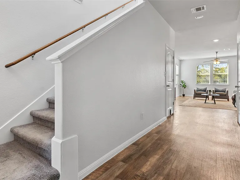 208 Callahan Ln — Photo 15