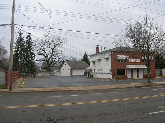 3rd image of 2884 Albrecht Ave #Up