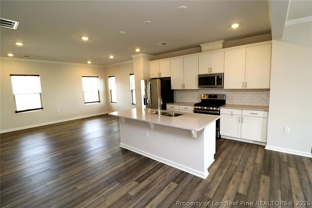 4 bed, 3.5 bath, 2552 sqft, $2,395 — Photo 2