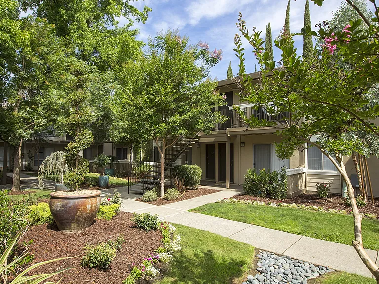 Abby Creek Apartments — Photo 8