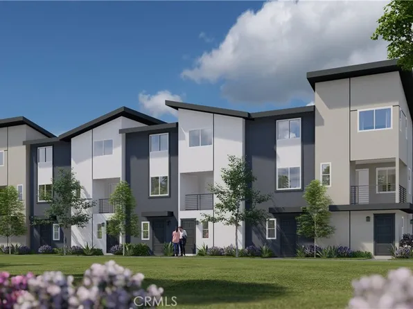 1184 Santo Antonio Dr, Colton, CA 92324