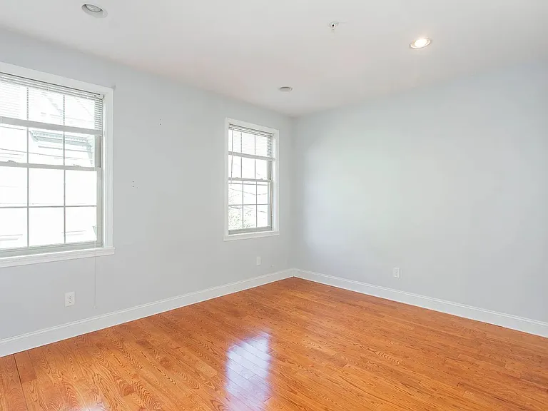 2534 Amber St — Photo 7