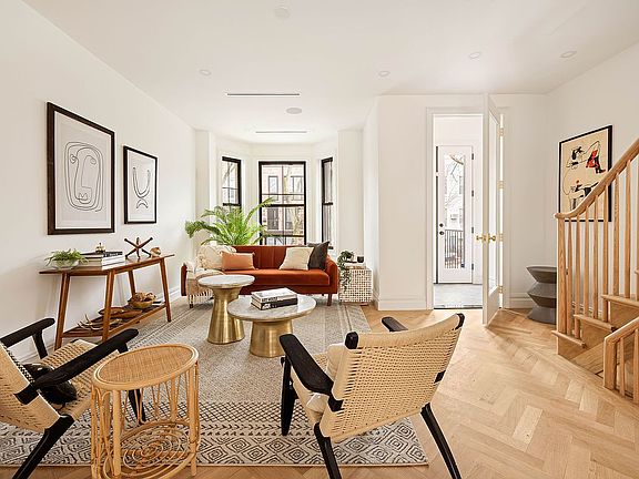 4th image of 131 Weirfield St