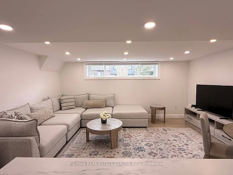 171 Manitou Way #LOWER — Photo 4