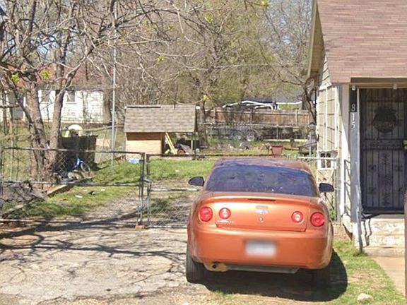 2nd image of 815 E Dickson St