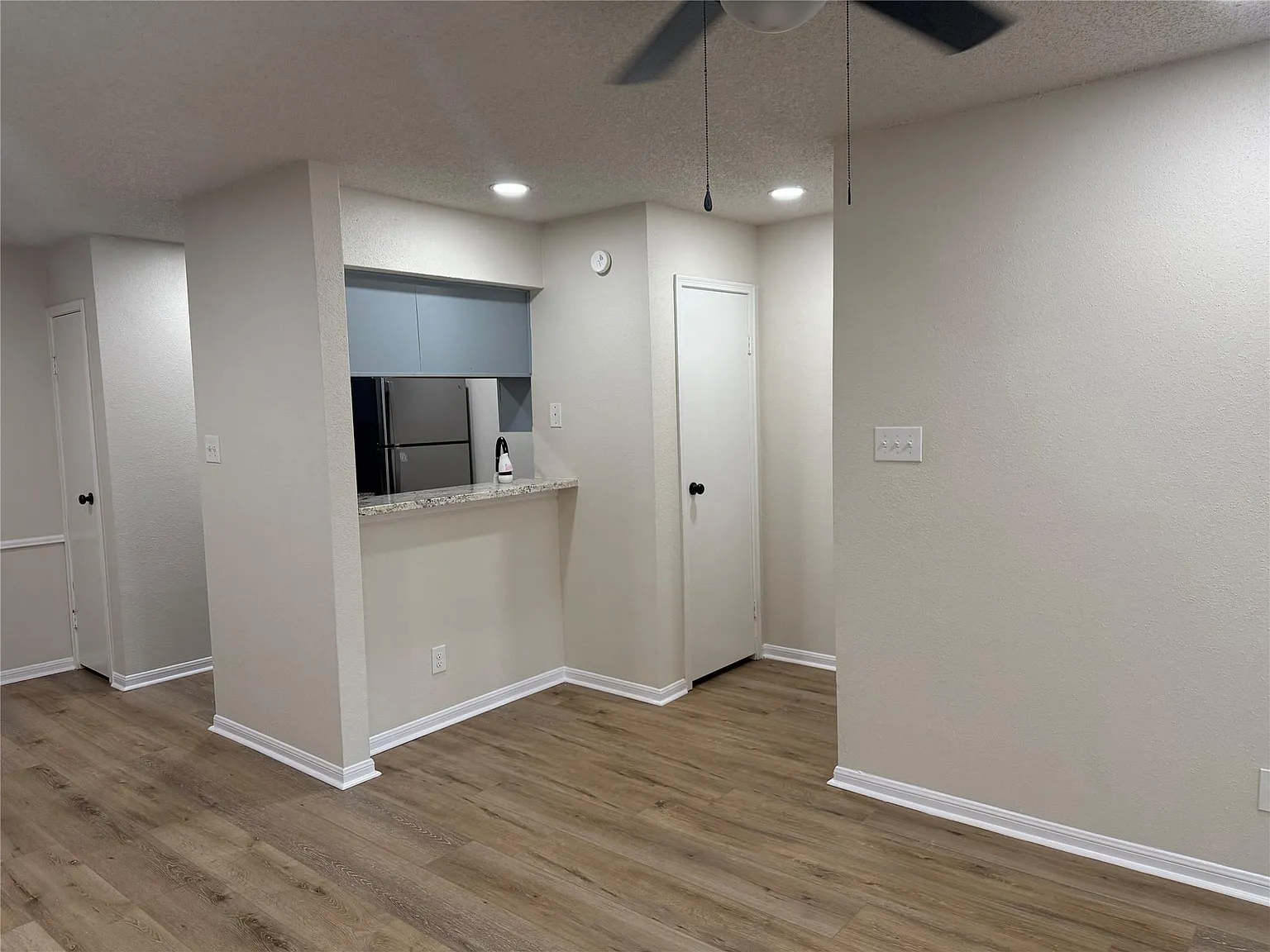 1 bed, 1.0 bath, 588 sqft, $1,075 — Photo 2