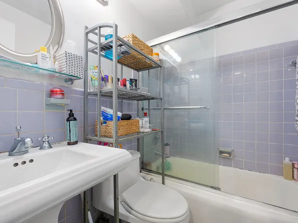 209 East 56th Street image 7 of 8