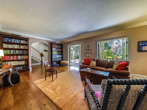 3rd image of 925 N Alhambra Dr