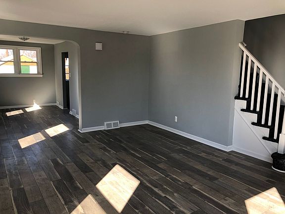 3rd image of 357 Holland St