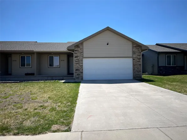 1918 E Prairie View Dr, Garden City, KS 67846