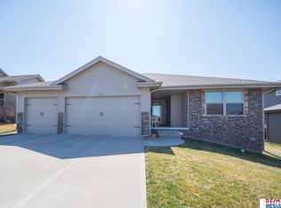 121 Broken Arrow Cir, Yutan, NE 68073