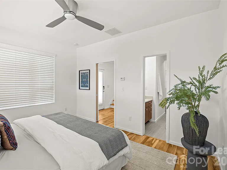 918 Greenleaf Ave — Photo 10