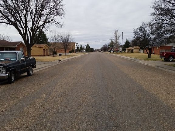 5th image of 207 Sunset Dr
