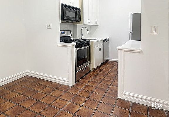 5th image of 161 E 88th St APT 5D