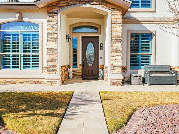 5th image of 502 Estancia Clara Ln