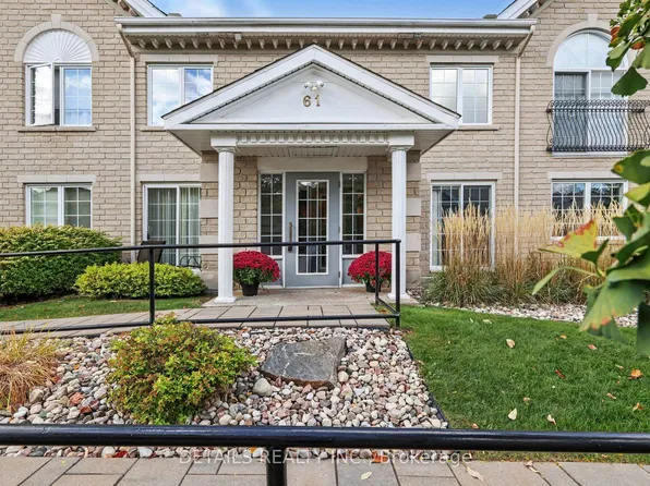 61 Robson Ct #1D, Ottawa, ON K2K 2W1