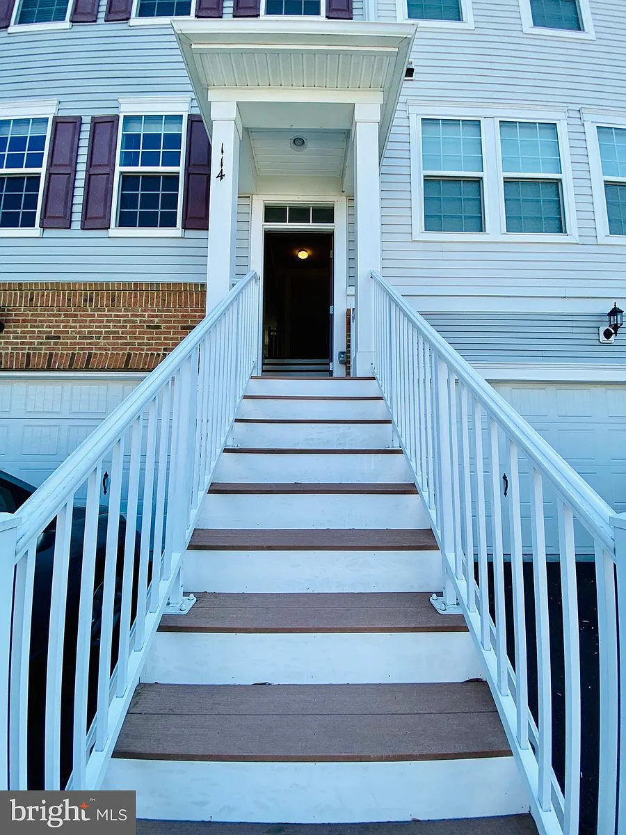 Building Photo - 114 Admiral Ln