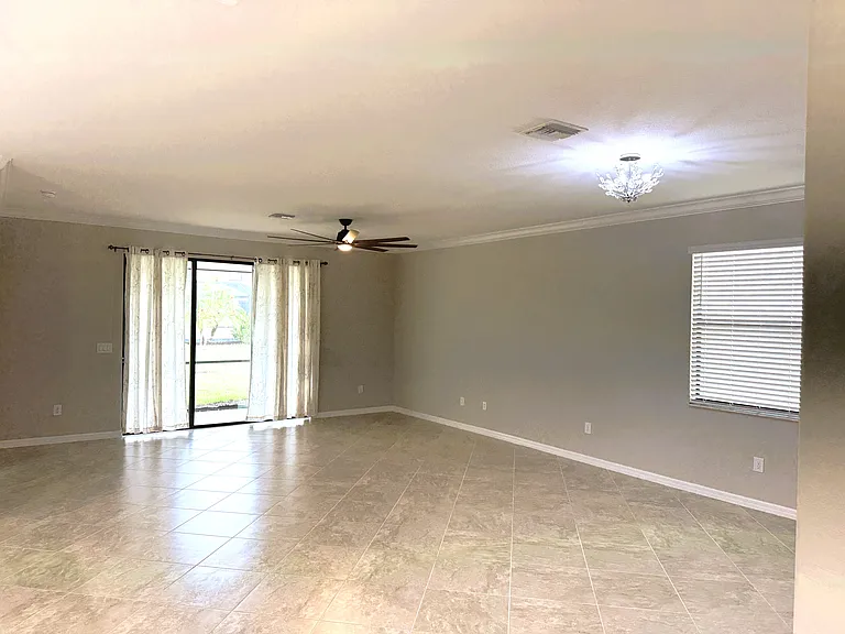9444 Glenforest Dr — Photo 2