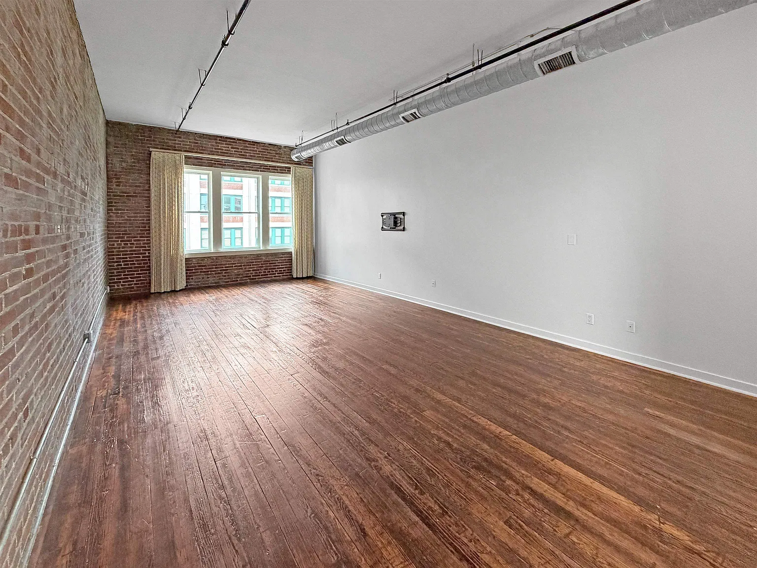 1 bed, 1.0 bath, 1042 sqft, $1,500 — Photo 4